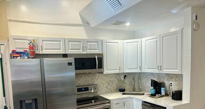 Renovated ✓Nature ✓Cozy ✓Walk to Mall Park Publix