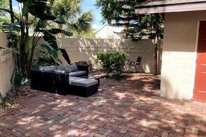 Renovated ✓Nature ✓Cozy ✓Walk to Mall Park Publix