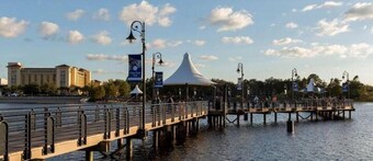 Renovated ✓Nature ✓Cozy ✓Walk to Mall Park Publix