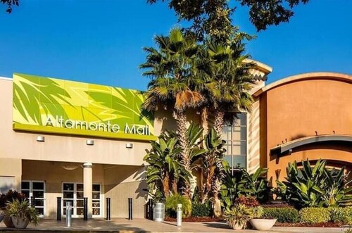 Renovated ✓Nature ✓Cozy ✓Walk to Mall Park Publix