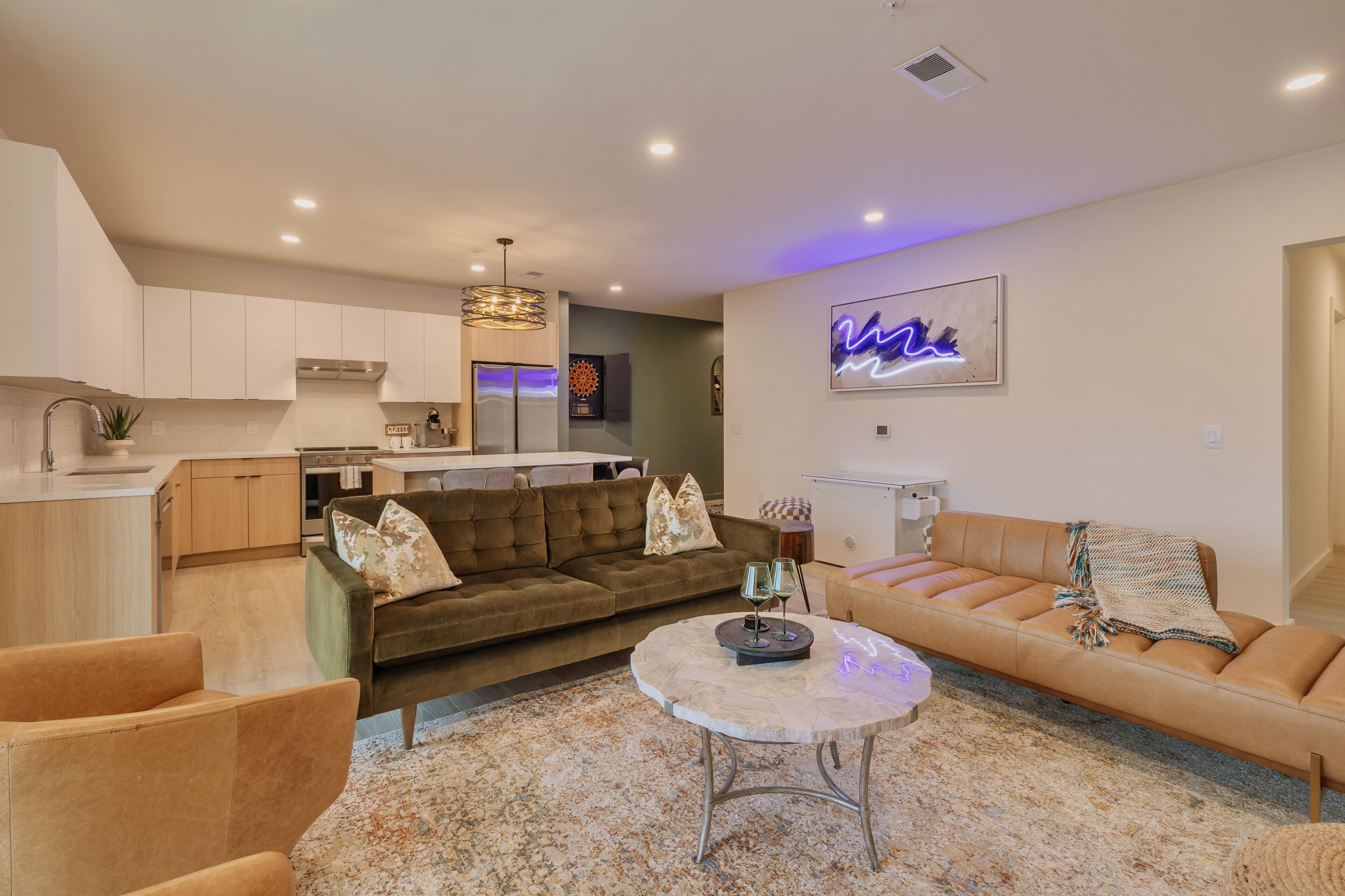 Vibrant 4 Bedroom Condo in Downtown Nashville/ Walk to Broadway!