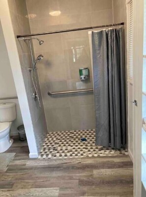 タオル、石鹸、トイレットペーパー