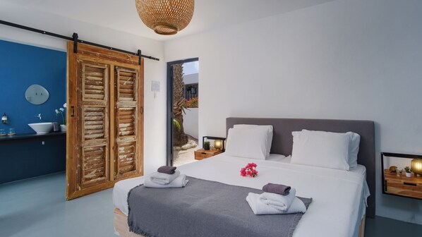 In-room safe, individually decorated, individually furnished - Saint Joris Boutique Resort (Willemstad)