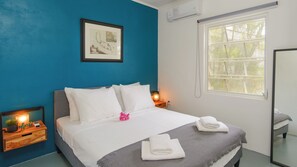 Deluxe Apartment, 1 Queen Bed, Kitchen, Bay View | In-room safe, individually decorated, individually furnished - Saint Joris Boutique Resort (Willemstad)