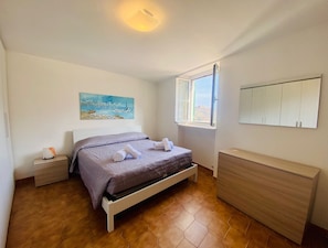 3 soverom, strykejern/-brett, wi-fi og sengetøy