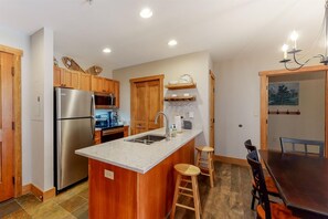 Private kitchen - Red Hawk Lodge 2 Bedroom Condo in River Run Village (Keystone)