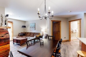 Living area - Red Hawk Lodge 2 Bedroom Condo in River Run Village (Keystone)