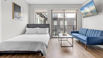 1 多间卧室、办公桌、WiFi、床单