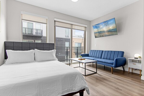 1 bedroom, desk, WiFi, bed sheets