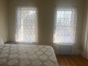 1 habitación, escritorio, tabla de planchar con plancha y wifi 