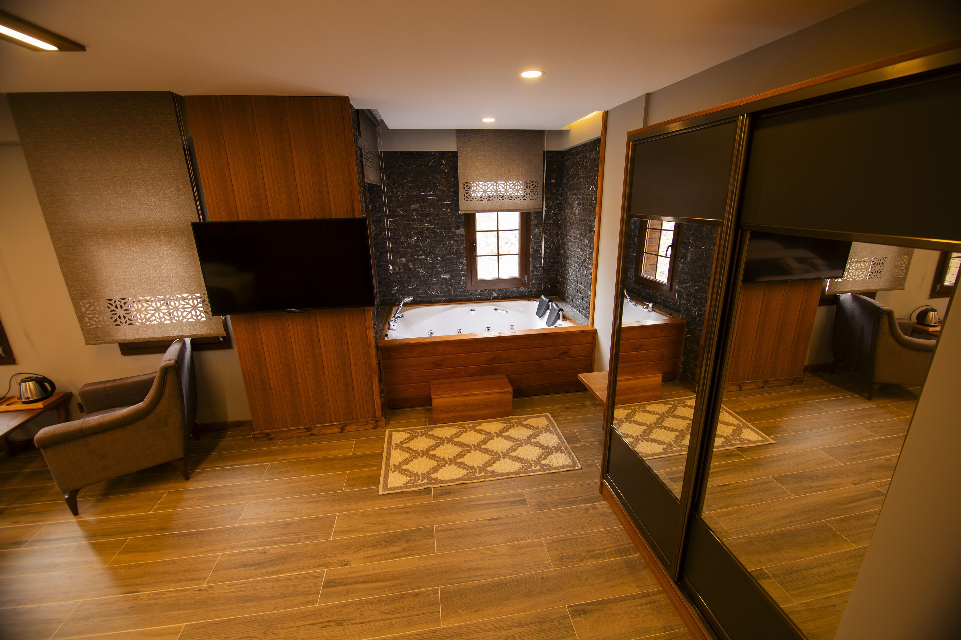 Deluxe Double Room, Mountain View | Desk, laptop workspace, soundproofing, free WiFi