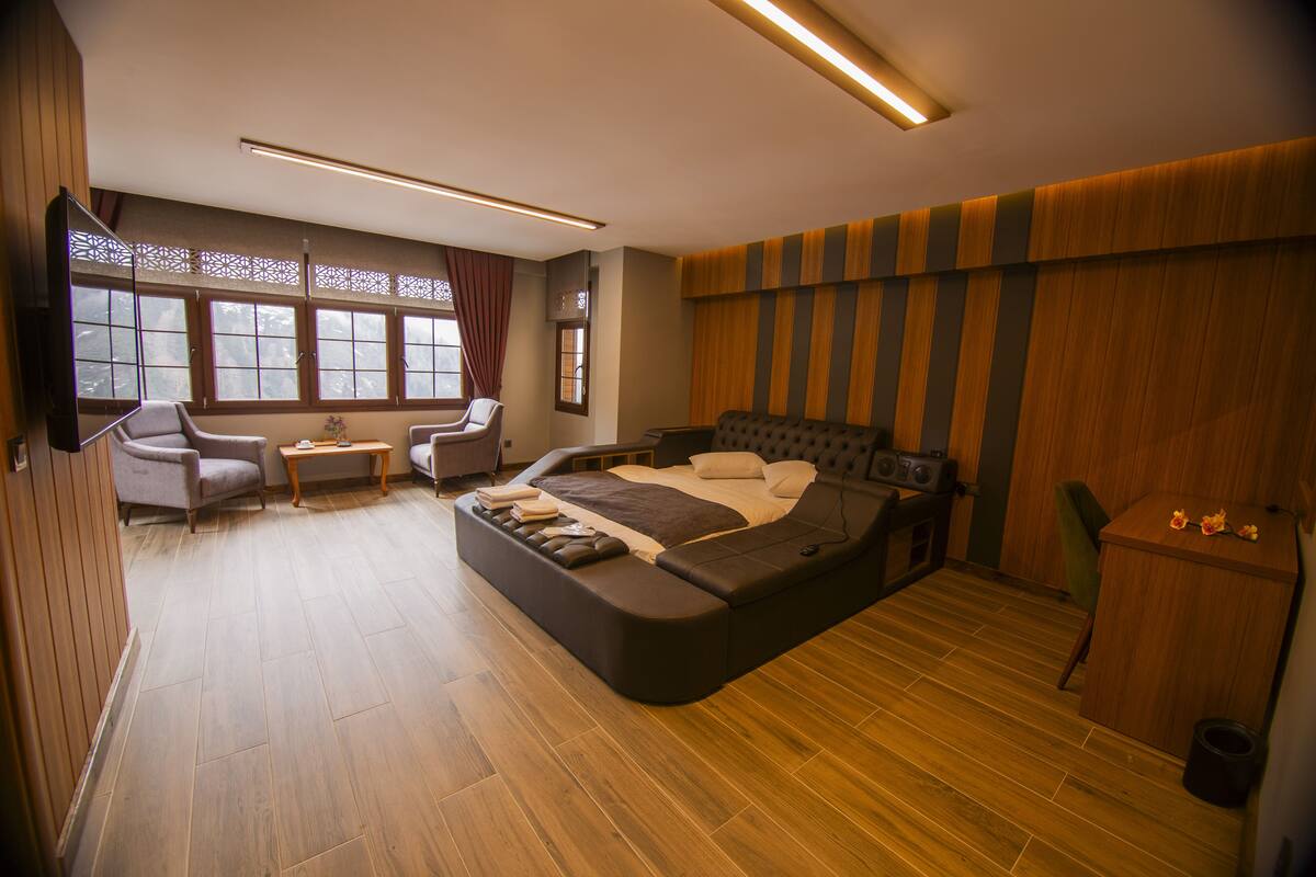 Premium Double Room, Jetted Tub, Mountain View | Desk, laptop workspace, soundproofing, WiFi (free)