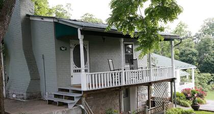 River Birch Cabin - By the Side Of the Road Inn and Cottages