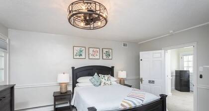 Cedarwood Suite - By the Side Of the Road Inn and Cottages