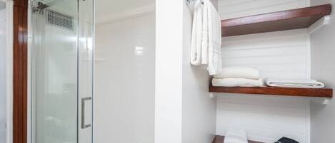 Een douche, een haardroger