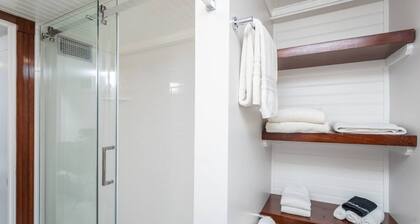 Cedarwood Suite - By the Side Of the Road Inn and Cottages