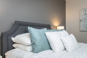 1 soverom og strykejern/-brett