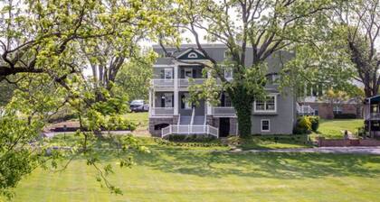 The Sugar Maple - Suite