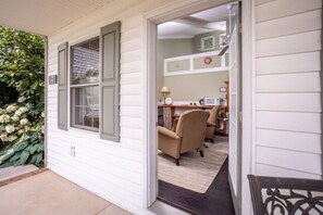 Interior - The Clover - Cottage (Harrisonburg)