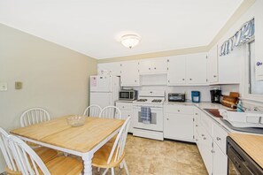 電子レンジ、オーブン、コンロ、食器洗い機