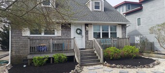 Barnegat Light EASY walk to guarded ocean and bay beaches- 1st floor duplex