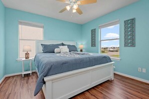 4 soverom, strykejern/-brett, wi-fi (inkludert) og sengetøy