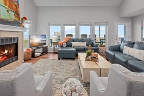 Smart TV, fireplace - Beachfront | Sleeps 15 | Fenced Yard (Galveston)
