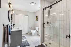 Hair dryer, towels, soap, shampoo - The Believeland Bungalow  (Cleveland)