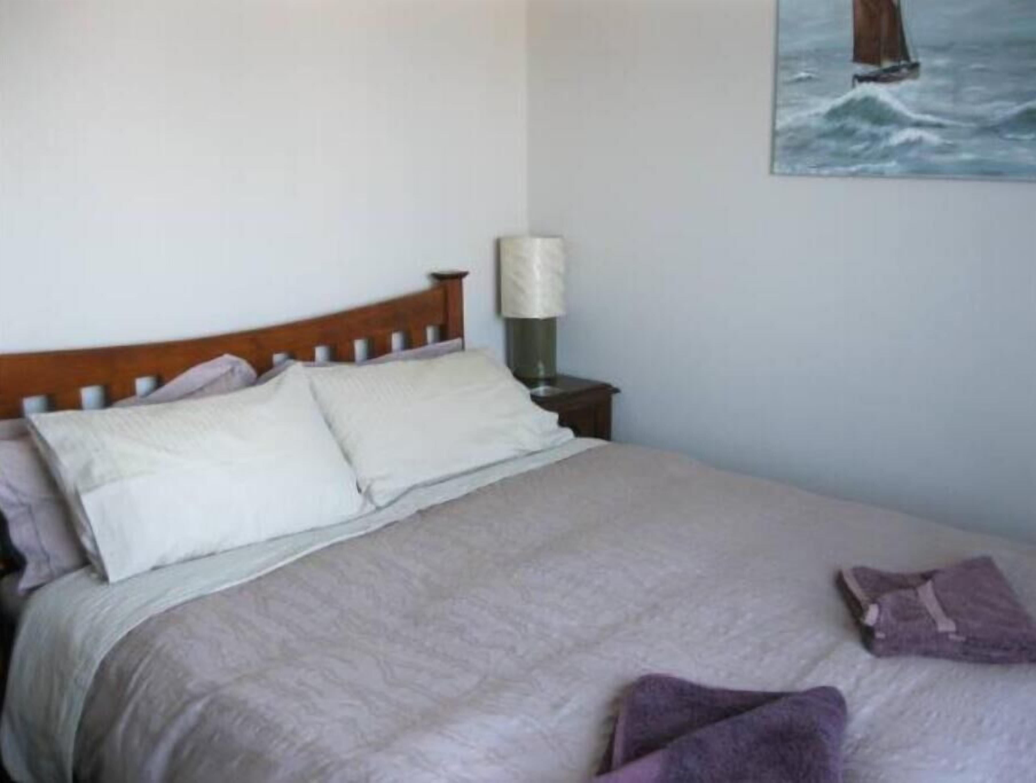 3 bedrooms, bed sheets