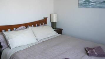 3 bedrooms, bed sheets