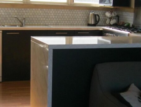 Private kitchen. Waterfront 3 -bedroom bungalow opposite the South Bay Marina and public slipway