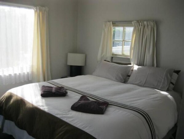 3 bedrooms, bed sheets