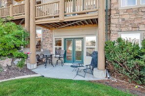 Outdoor dining - MH 104 | Steps from Slopes & Trails (Eden)
