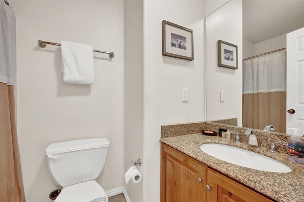 Shower, hair dryer - MH 104 | Steps from Slopes & Trails (Eden)