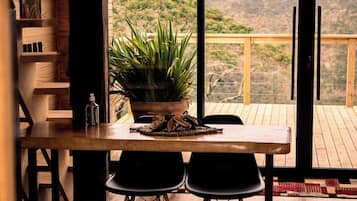 Deluxe Cabin, Mountain View | 1 bedroom, Egyptian cotton sheets, premium bedding