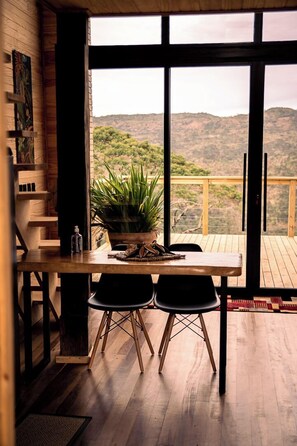 디럭스 캐빈, 산 전망 | 1 개의 침실, 이집트산 면 시트, 고급 침구, 각각 다른 스타일의 인테리어