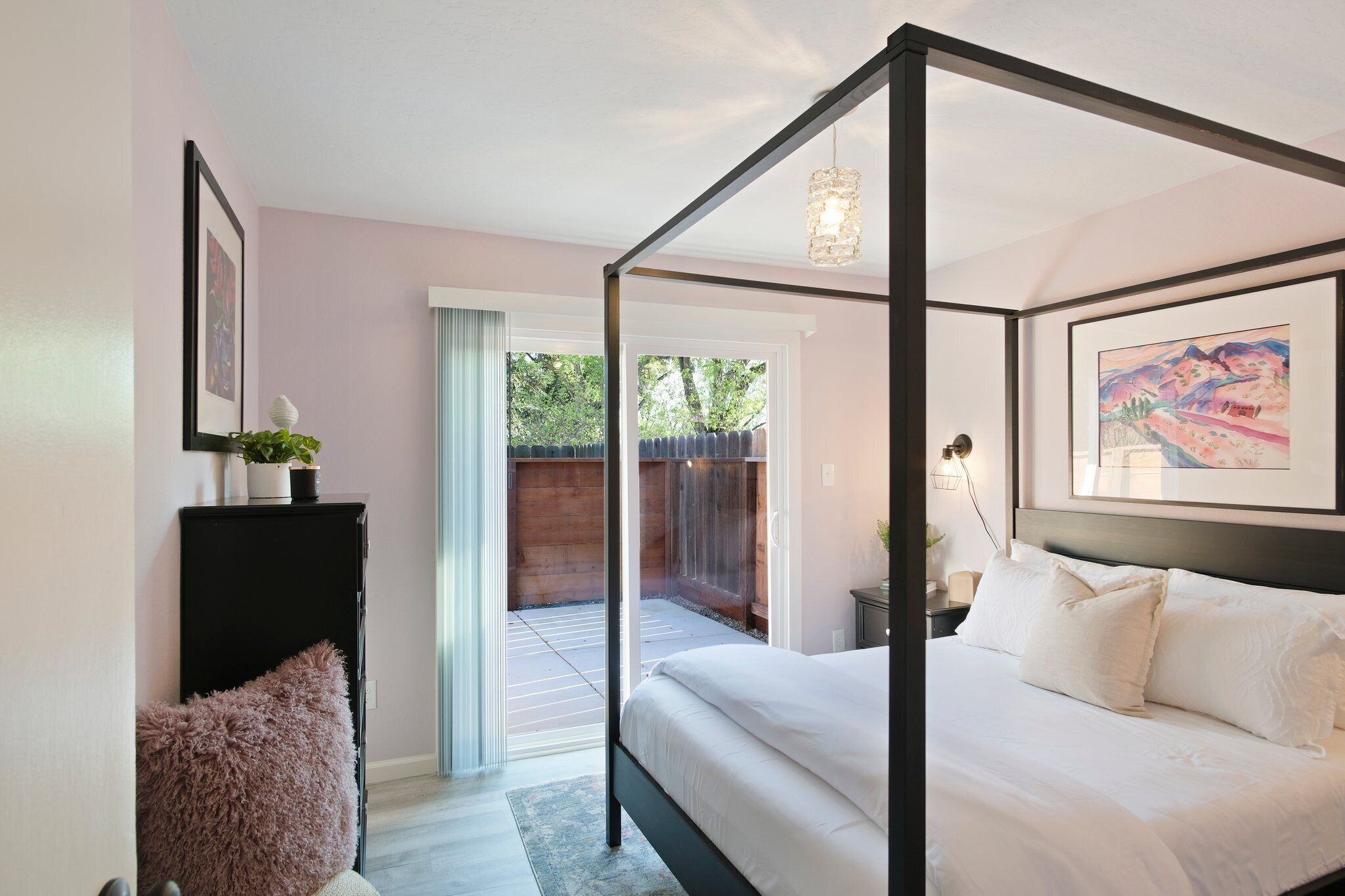 3 室のベッドルーム、アイロン / アイロン台、WiFi (無料)、ベッドシーツ