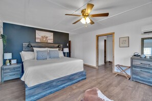 5 Schlafzimmer, Schreibtisch, Bügeleisen/Bügelbrett, WLAN