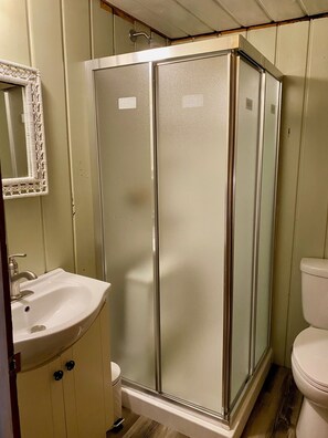 Håndklær, såpe og toalettpapir