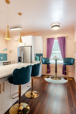 Dining - MerManor in Soda Pop District (Wilmington)