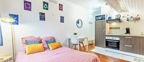 1 chambre, bureau, fer et planche à repasser, Wi-Fi gratuit