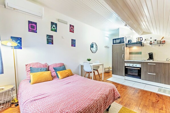 1 soverom, skrivebord, strykejern/-brett og wi-fi (inkludert)