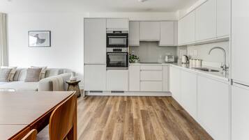 Apartment | Eigene Küche | Kühlschrank, Mikrowelle, Ofen, Geschirrspüler