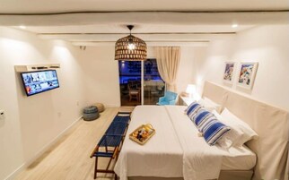 Suite | In-room safe, iron/ironing board, free WiFi, wheelchair access