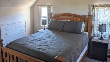 2 bedrooms, desk, iron/ironing board, free WiFi