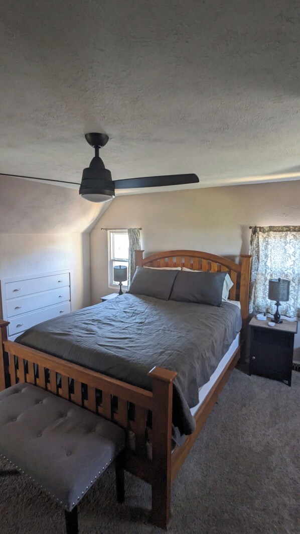 2 Schlafzimmer, Schreibtisch, Bügeleisen/Bügelbrett, kostenloses WLAN