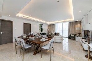 Living area - Luxe 3BR with Burj Khalifa view (Dubai)