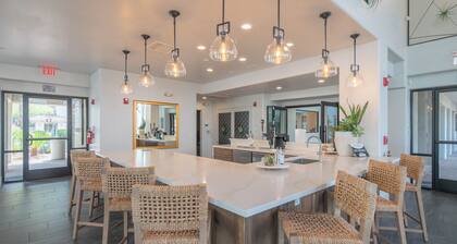 Urban Promenade King Suite | Walk to Kierland 1BR