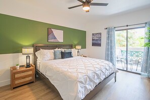 1 habitación, escritorio, tabla de planchar con plancha y cuna de viaje 