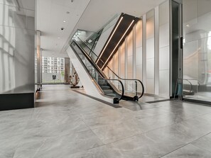 Interior - What a view! Downtown Montreal 43rd floor luxury condo with parking (Montréal)